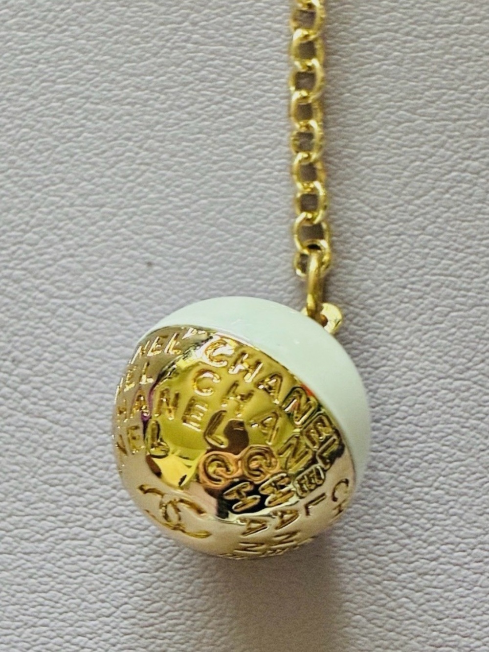 Gold Purse /Key Charm - Picture 4 of 5
